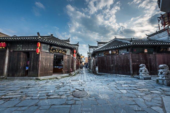 江阴银行:1月23日高管常惠娟增持股份合计8200股